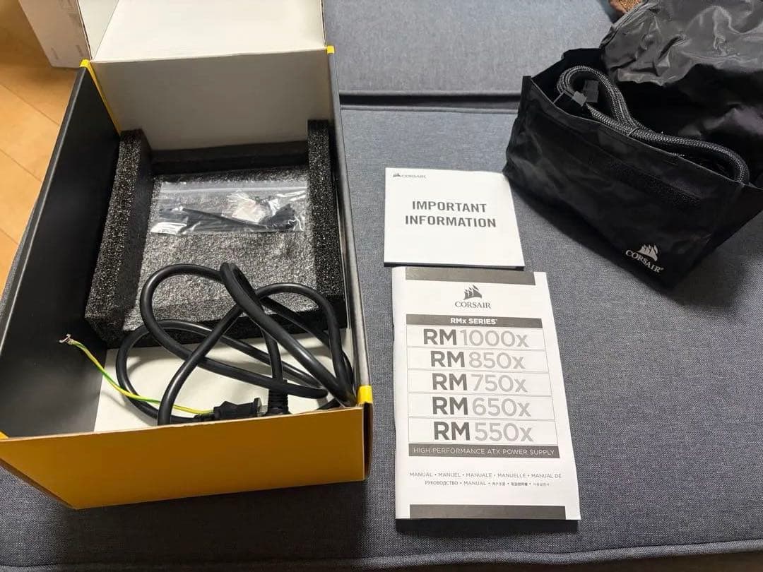 Corsair RM750x 750W電源 80PLUS Gold 付属品完備