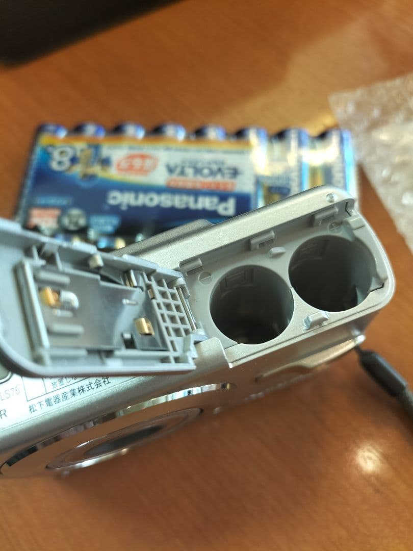 Panasonic Lumix コンパクトデジタルカメラ DMC-LS75