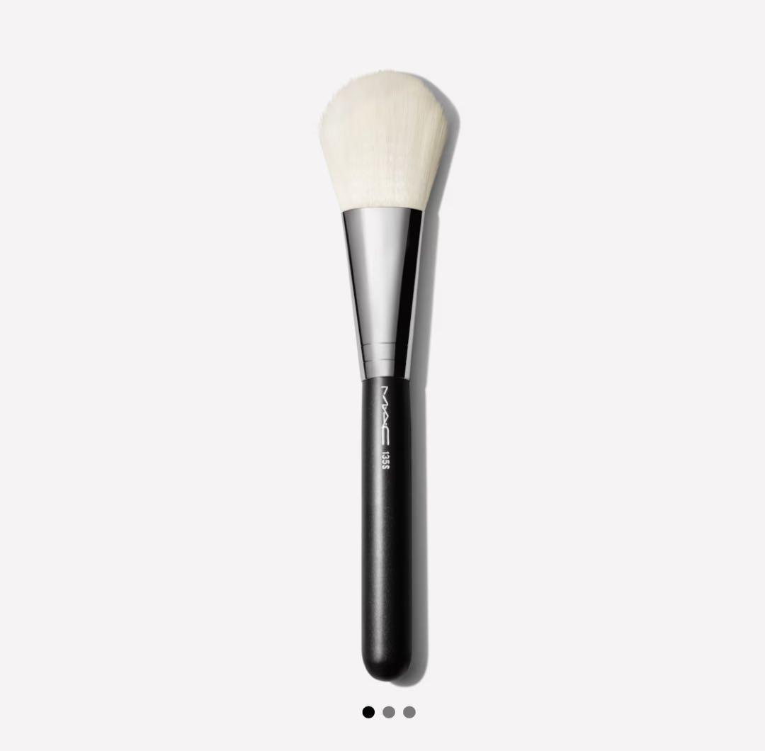 【化粧ノリ良くなる】mac #135S ラージ フラット パウダー ブラシ