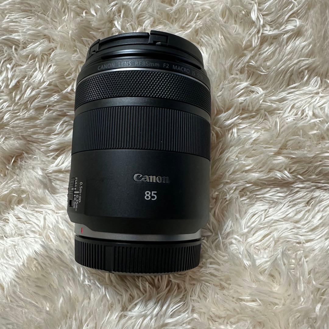 Canon RF 85mm F2 MACRO IS STM レンズ