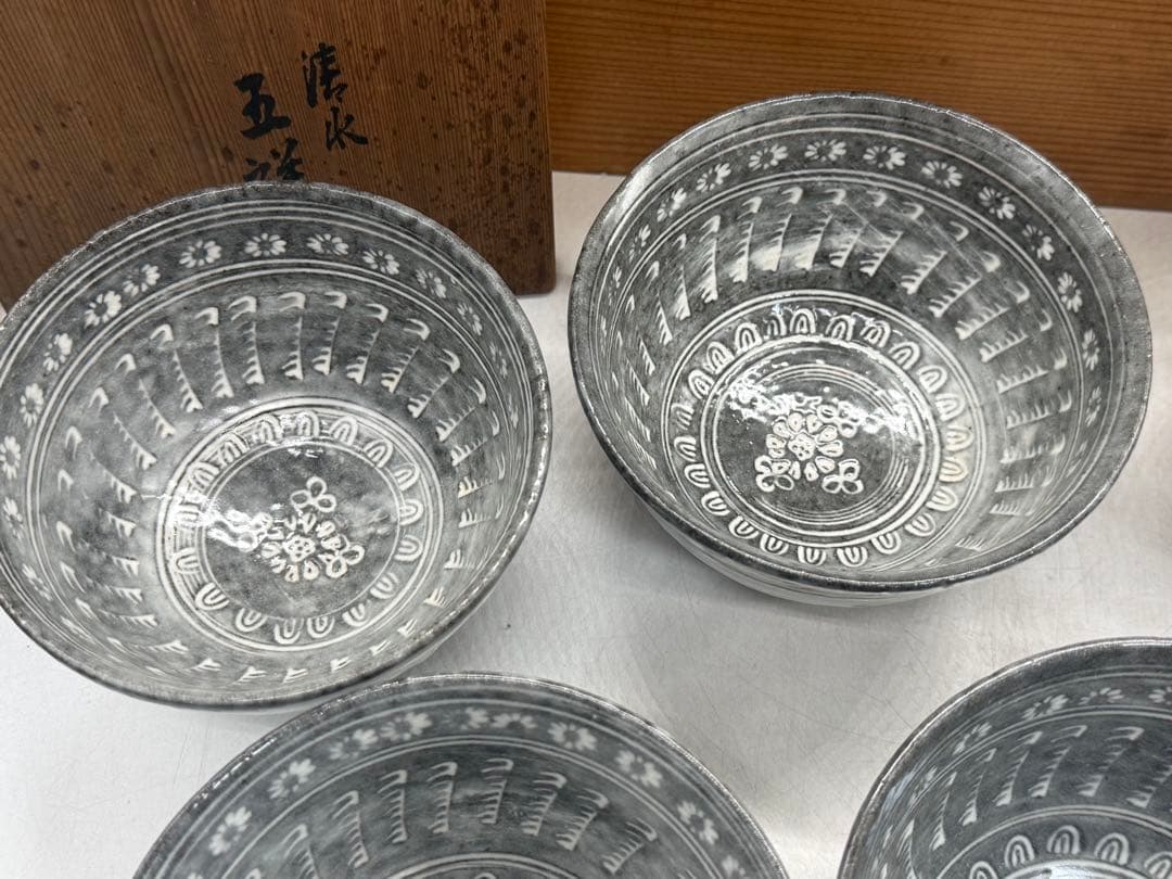 美品　清水　五祥作　数茶碗8点入　白泥象嵌　共箱　茶道具　送料込み260305