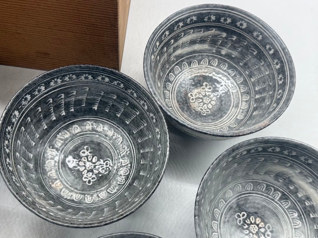美品　清水　五祥作　数茶碗8点入　白泥象嵌　共箱　茶道具　送料込み260305