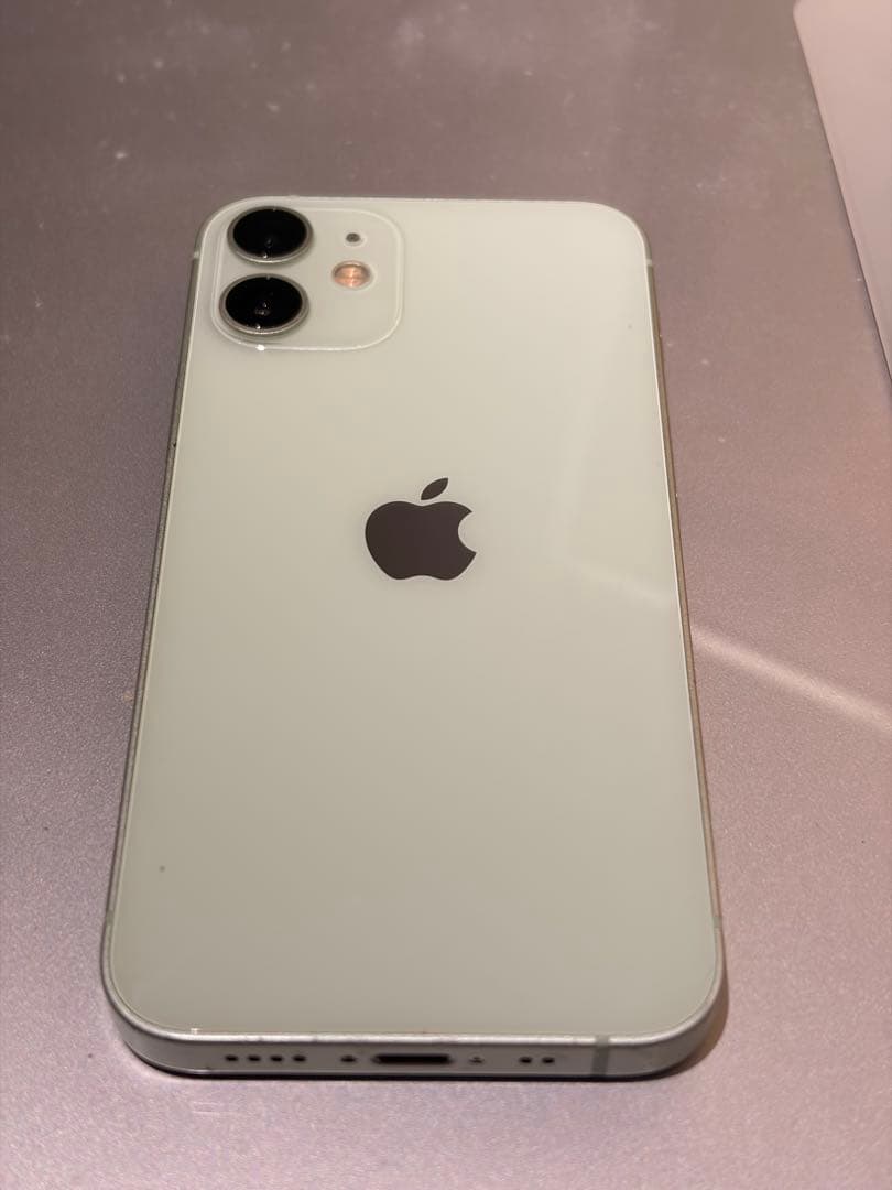 Apple iPhone 12 mini 本体。バッテリー交換済み