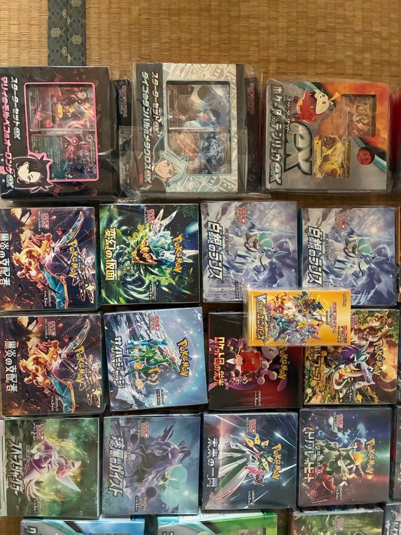 未開封ポケモンカードボックスとカード