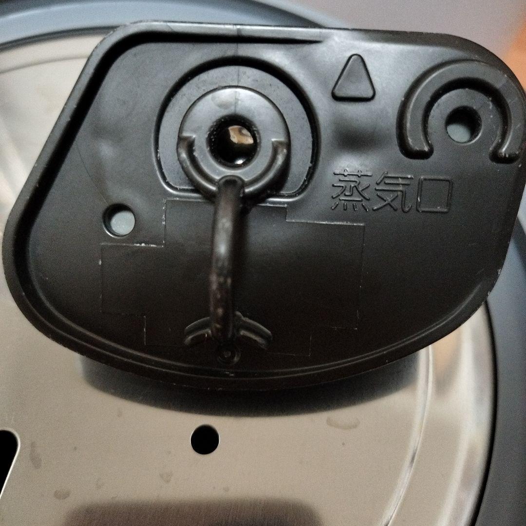 【ジャンク品】 TOSHIBA IH炊飯器 RC-10VSV ホワイト