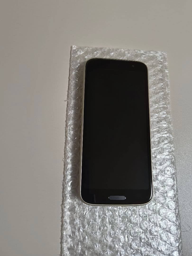 らくらくスマートフォン F-53E ゴールド 新品ケース、フィルム付き