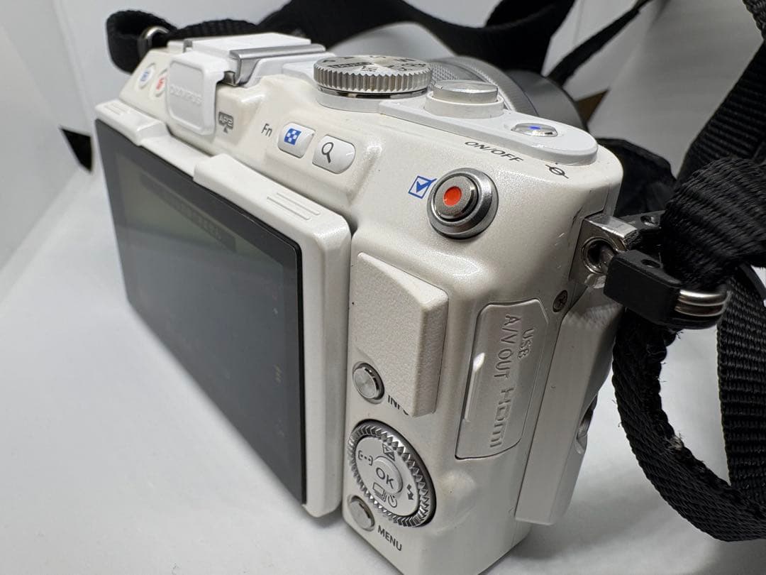 OLYMPUS ミラーレス一眼 e-pl6 ズームレンズ付き
