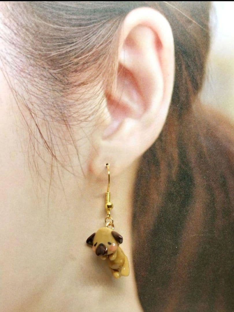 つままれワンコ（パグ）ピアス