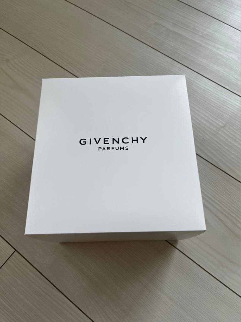 【新品】GIVENCHY PARFUMS ジバンシー　バニティポーチ　ノベルティ