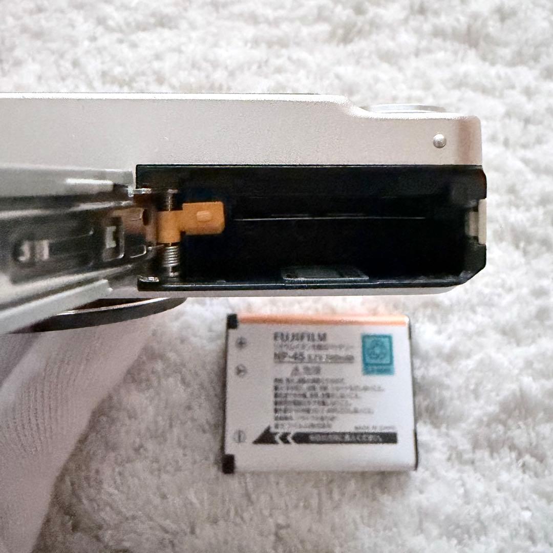 美品【動作品】FUJIFILM 富士フイルム FINEPIX J250 シルバー