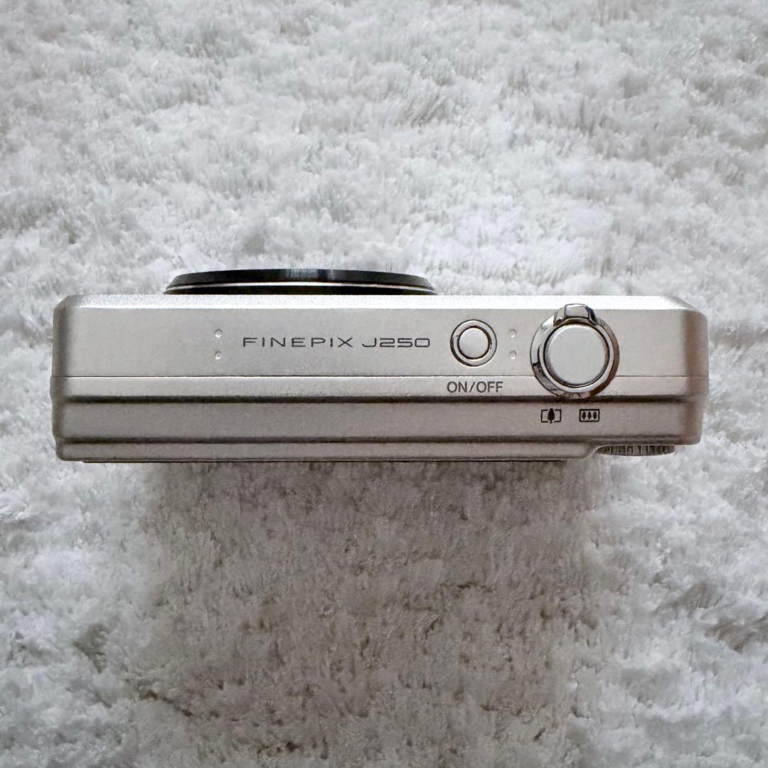 美品【動作品】FUJIFILM 富士フイルム FINEPIX J250 シルバー
