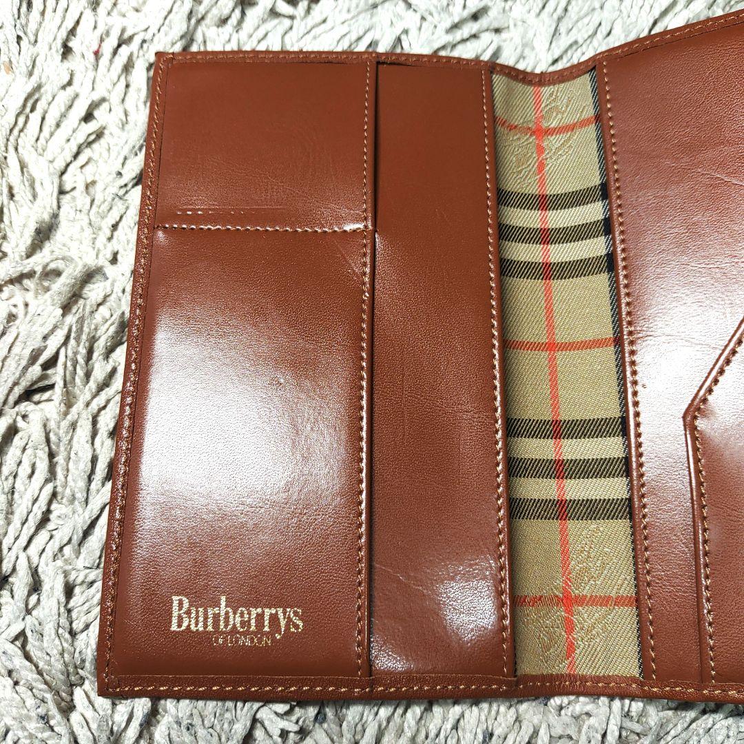 【未使用保管品】BURBERRY バーバリー　グリーン　パスポートケース　レザー