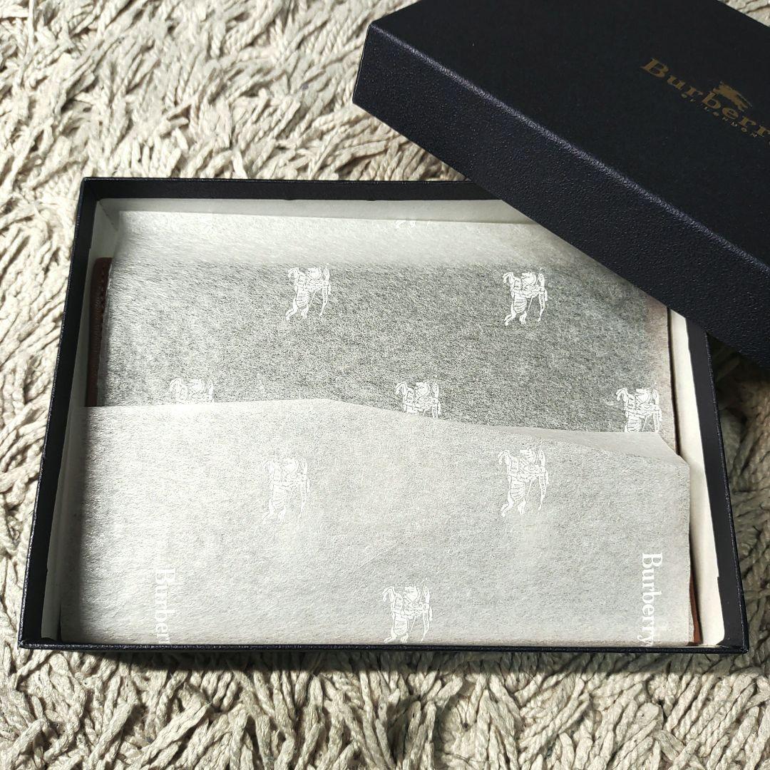 【未使用保管品】BURBERRY バーバリー　グリーン　パスポートケース　レザー