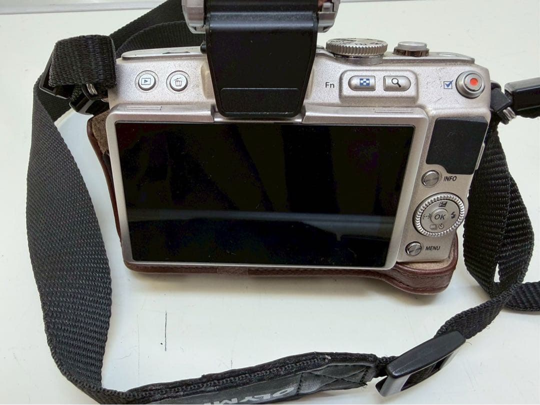 OLYMPUS PEN E-PL6 ダブルズームキット ミラーレス一眼カメラ
