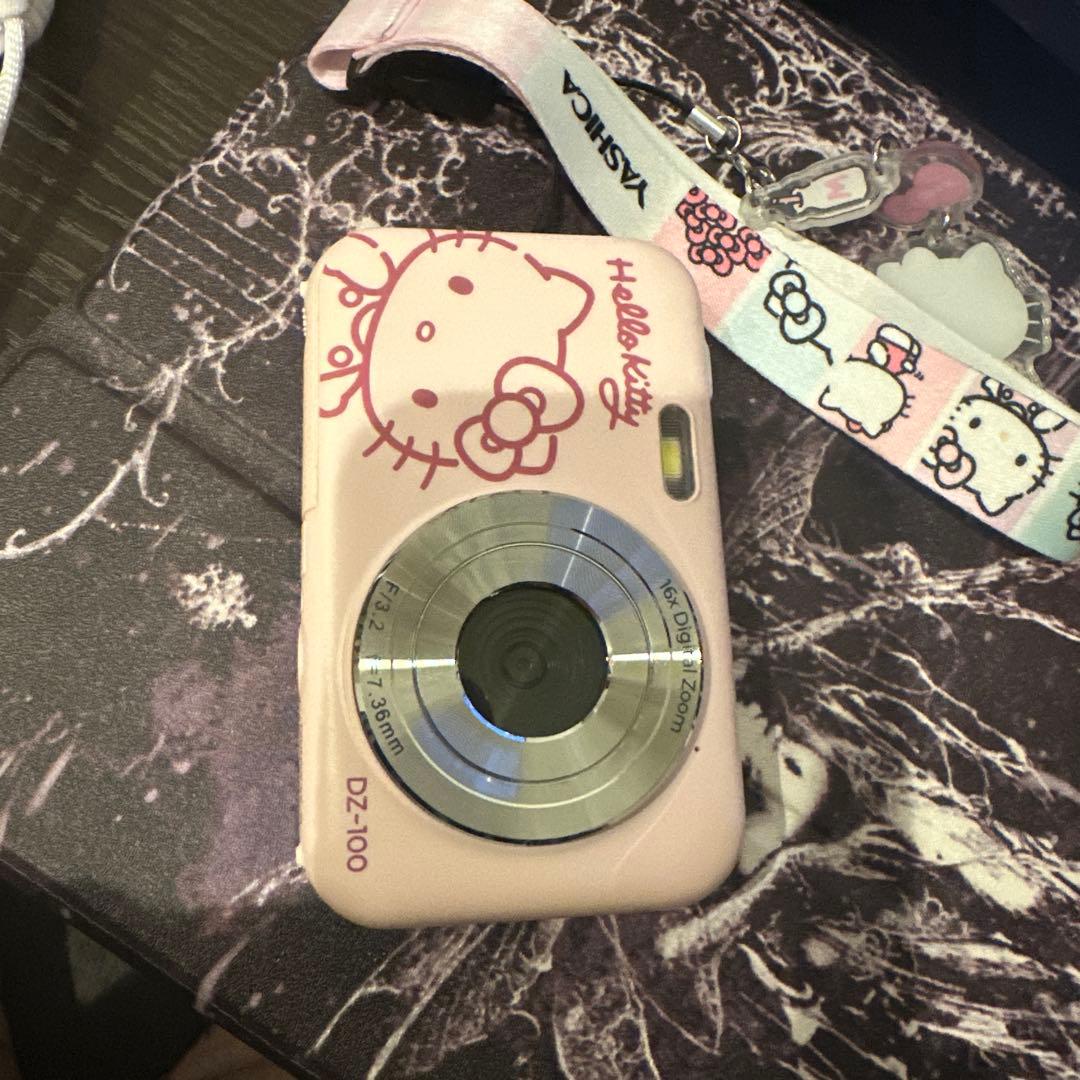 YASHICA Hello Kitty デジタルカメラ DZ-100