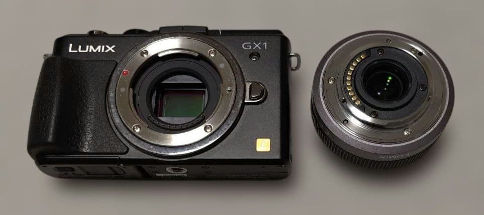 Panasonic DMC-GX1 ミラーレスカメラとレンズ