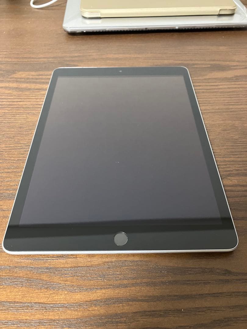 【最終値下げ】iPad 第9世代10.2インチ 64GBシルバー 本体