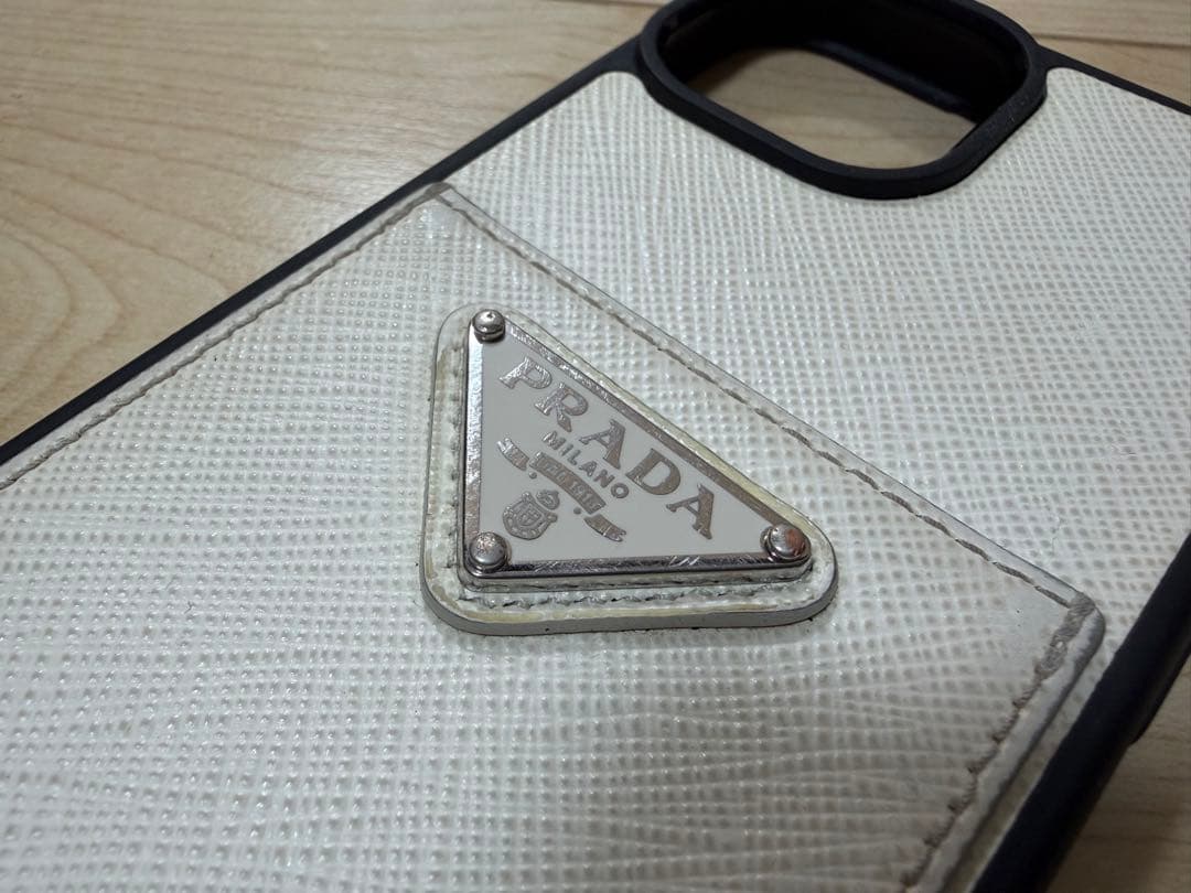 PRADA iPhone15用ケース カードポケット付き