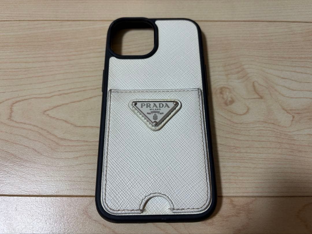PRADA iPhone15用ケース カードポケット付き