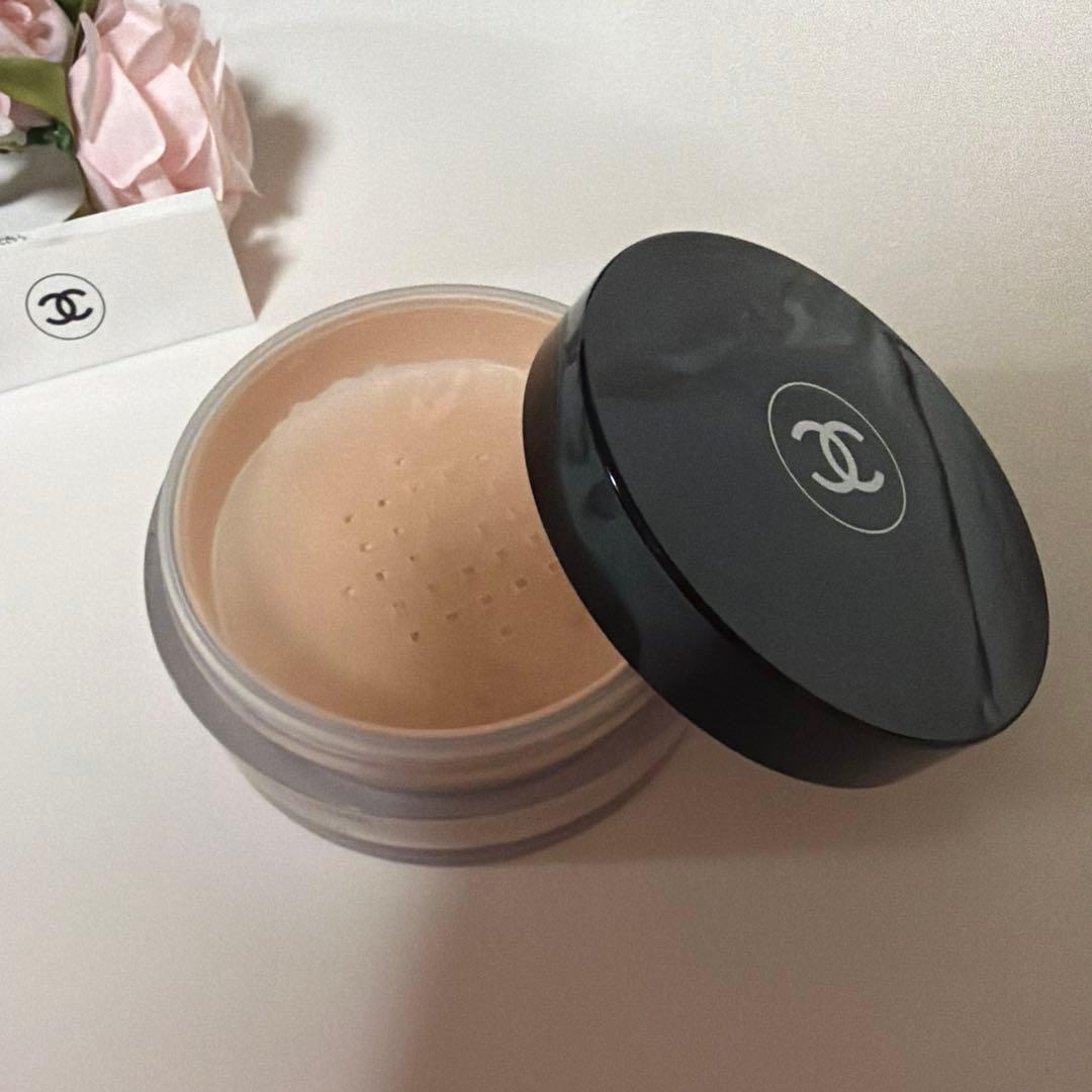 CHANELフェイスパウダー[プードゥル ユニヴェルセル リーブルN 30