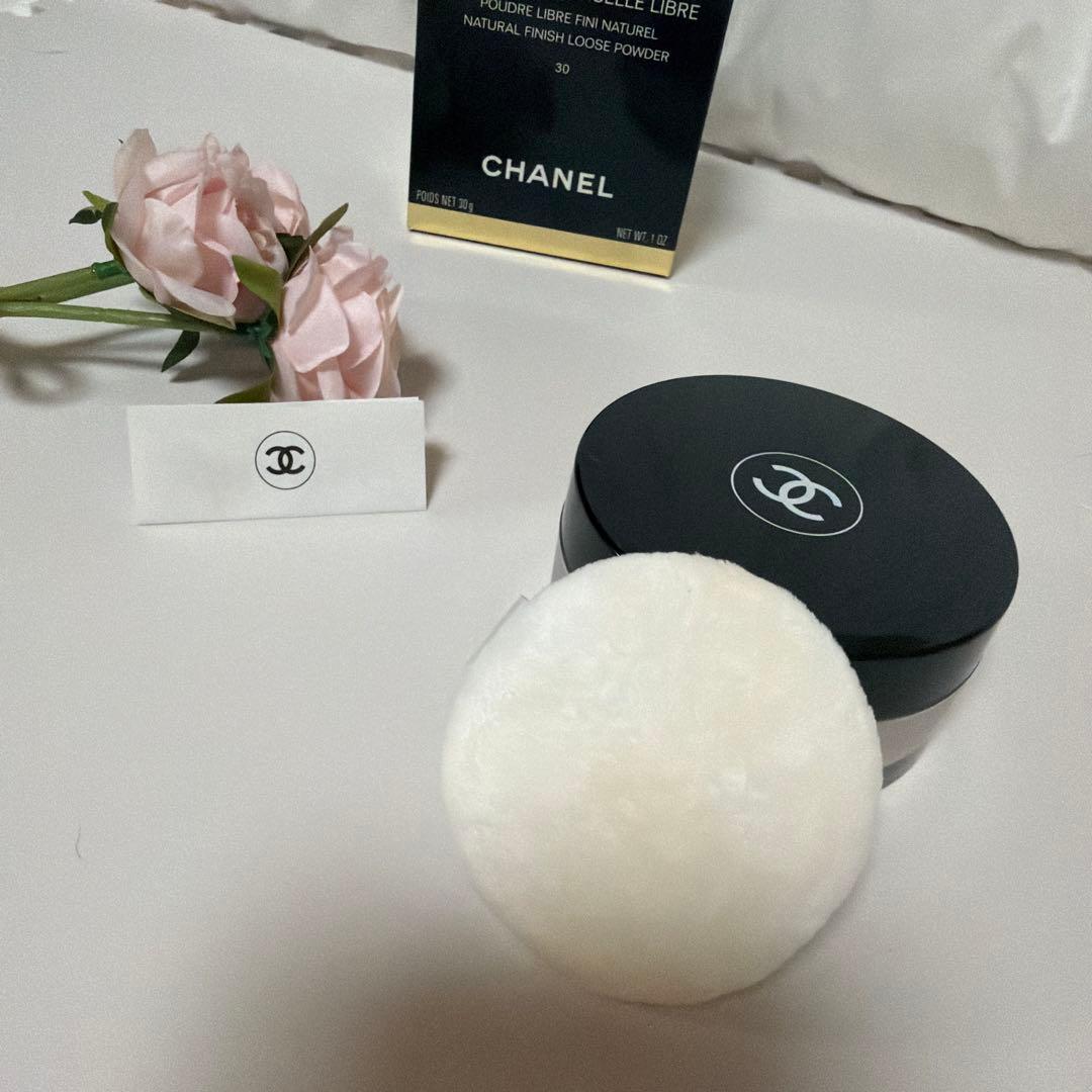 CHANELフェイスパウダー[プードゥル ユニヴェルセル リーブルN 30