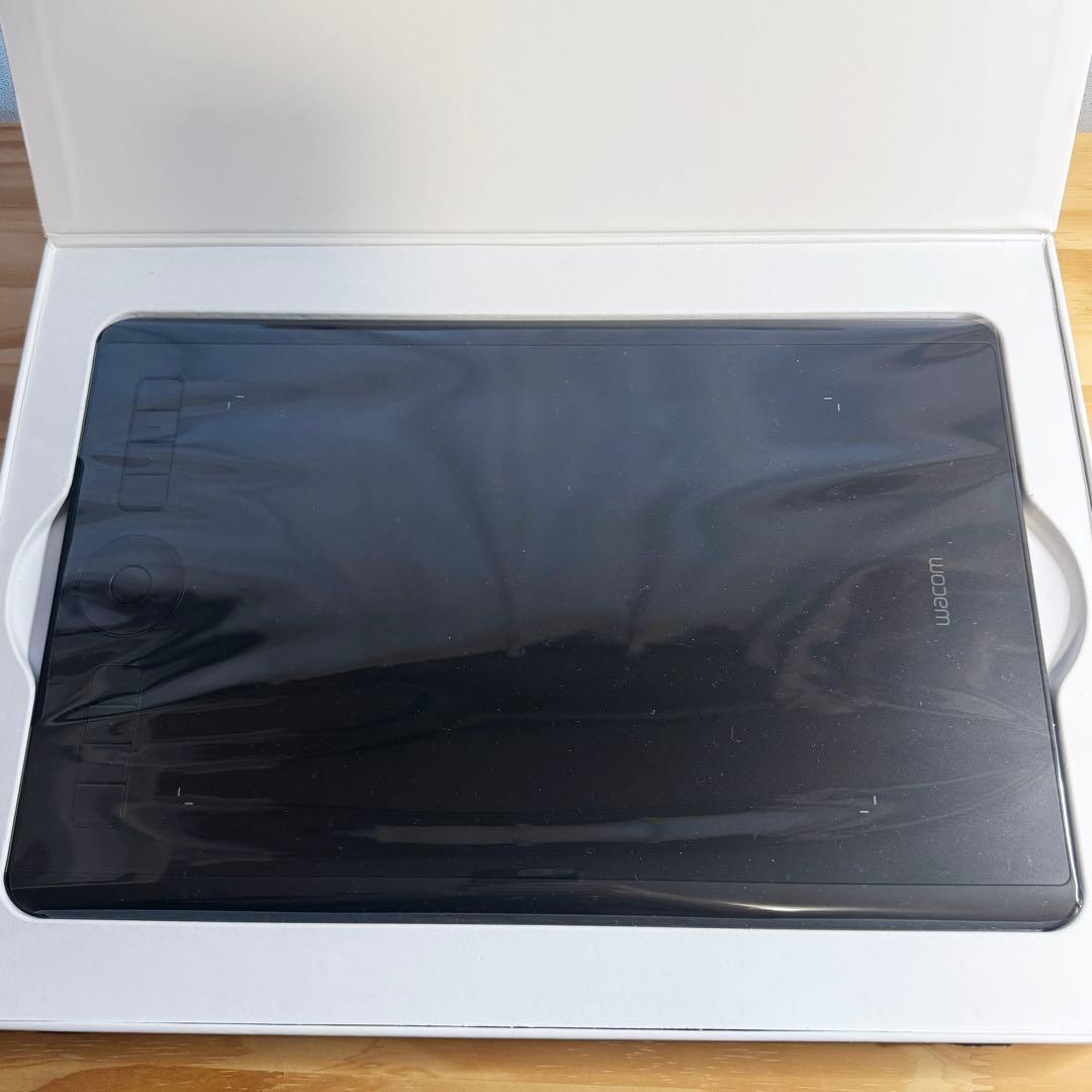 Wacom Intuos Pro M PTH-660/K0 本体とおまけ付き