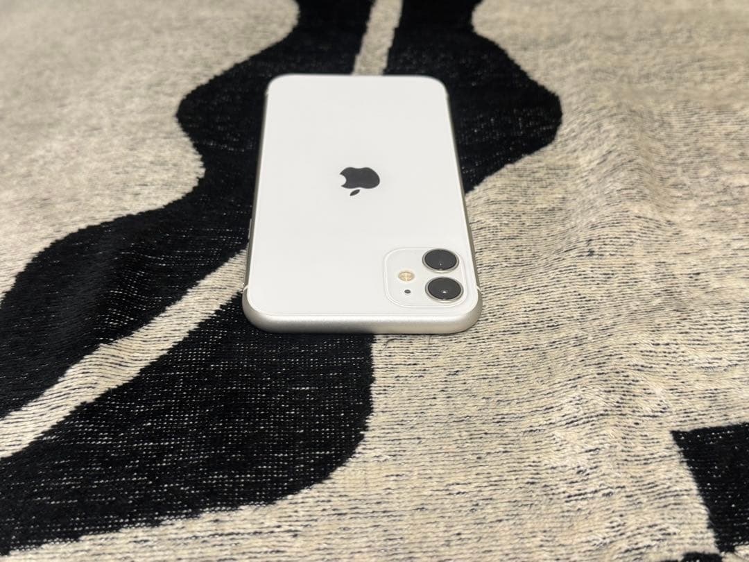 Apple iPhone 11 ホワイト 本体