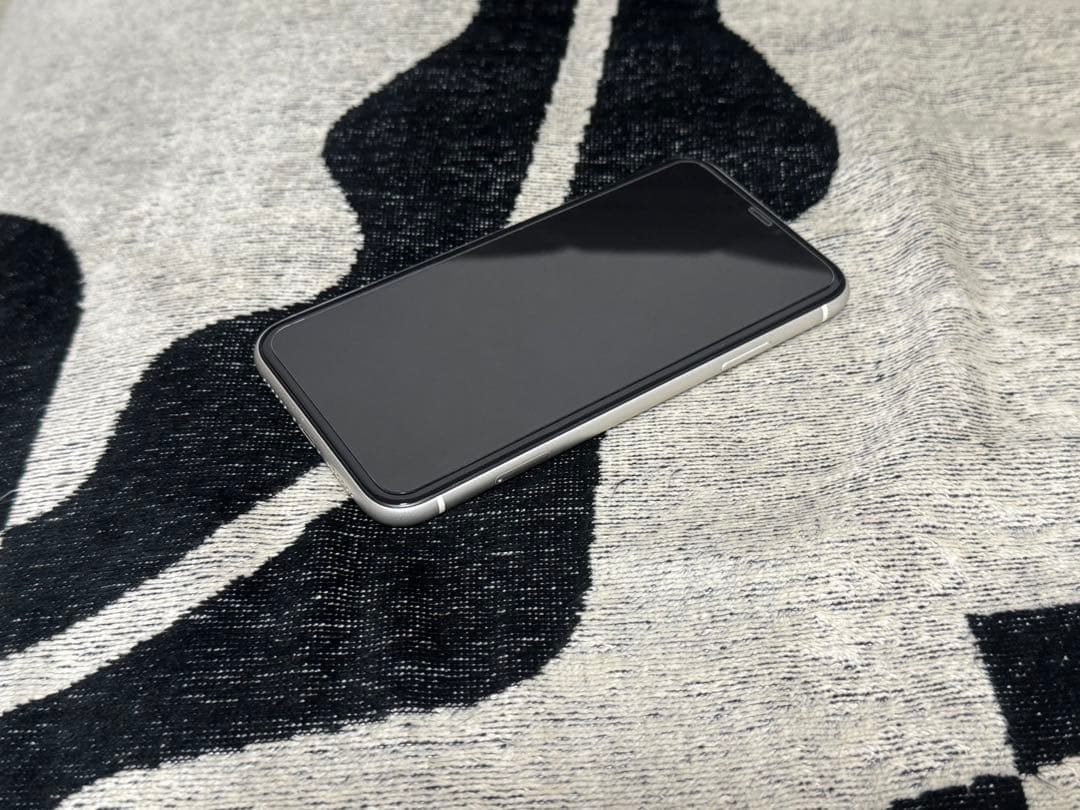Apple iPhone 11 ホワイト 本体