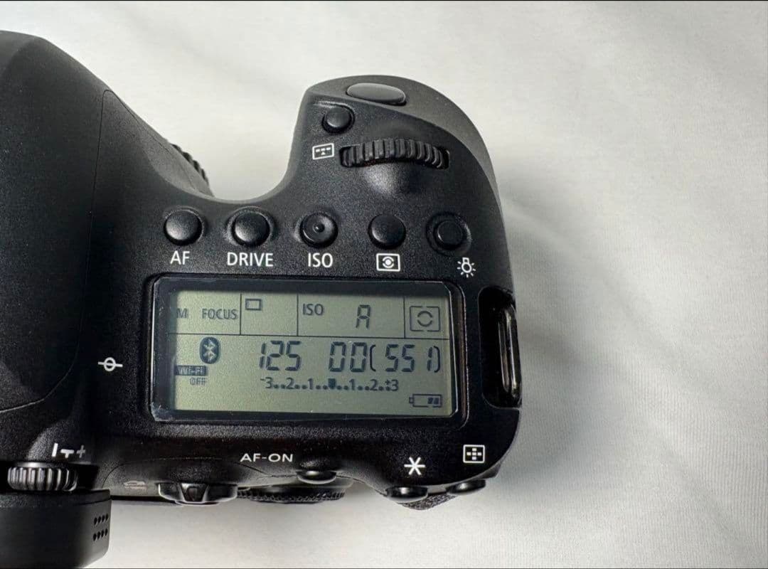 Canon EOS 6D Mark II 本体と付属品