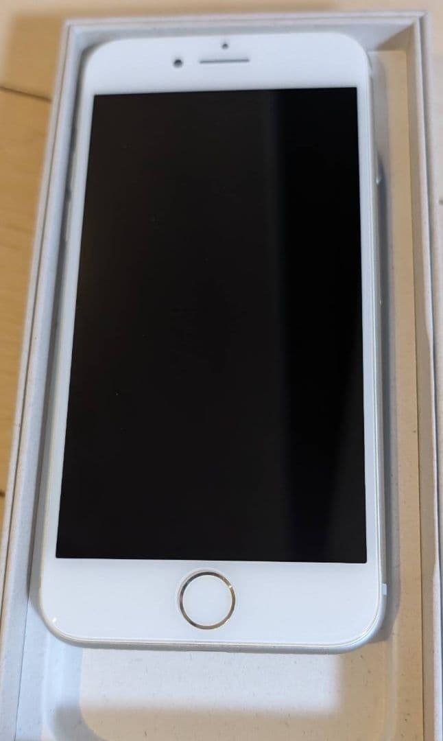 Apple iPhone 8　64GB　本体