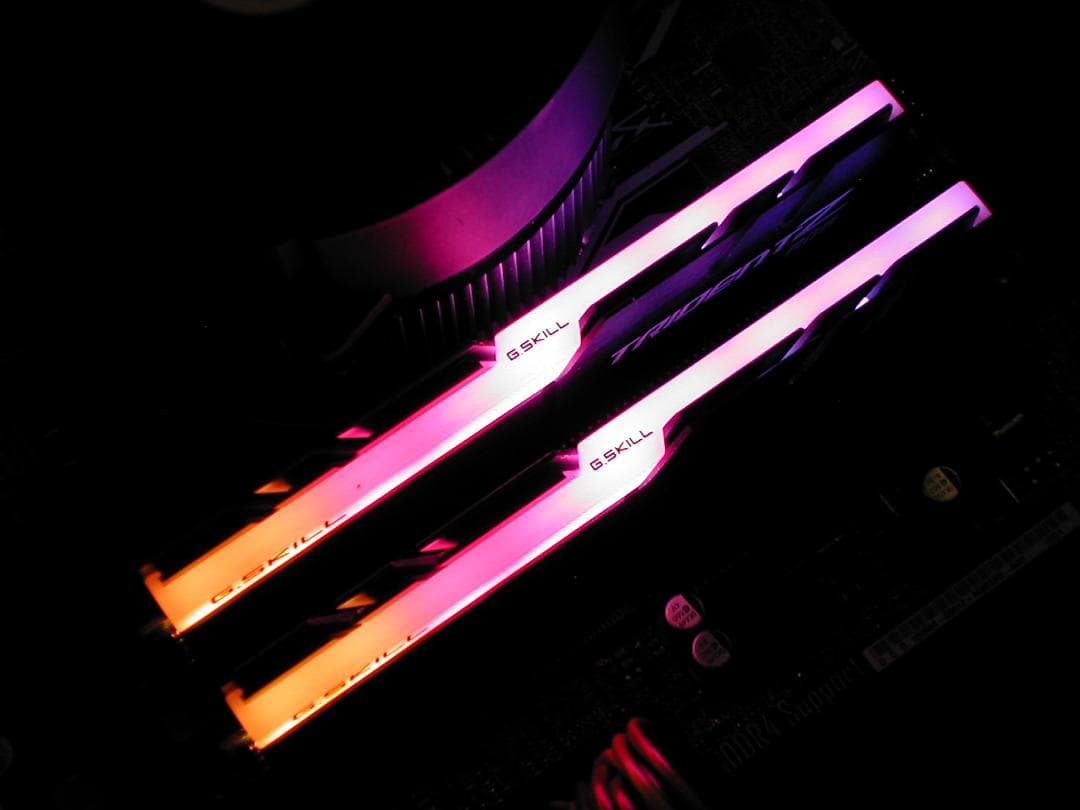 合計16G　G.Skill TRIDENT Z RGB　DDR4-3200　2枚