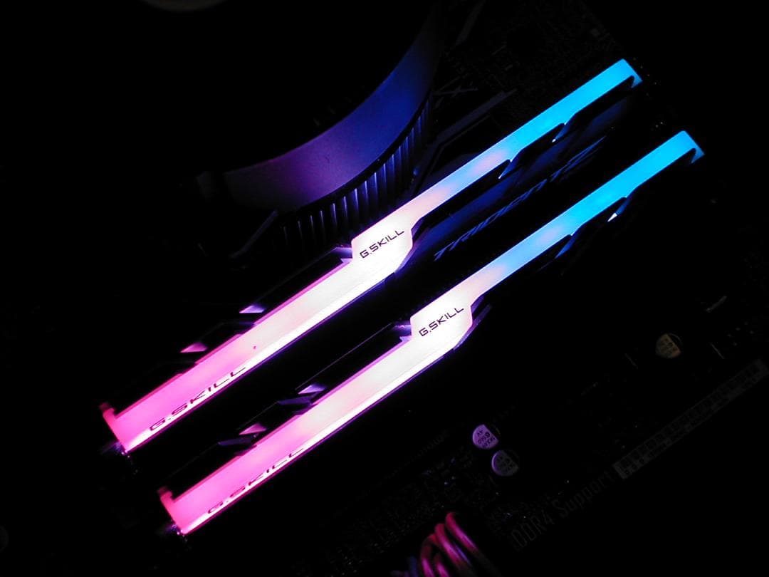 合計16G　G.Skill TRIDENT Z RGB　DDR4-3200　2枚