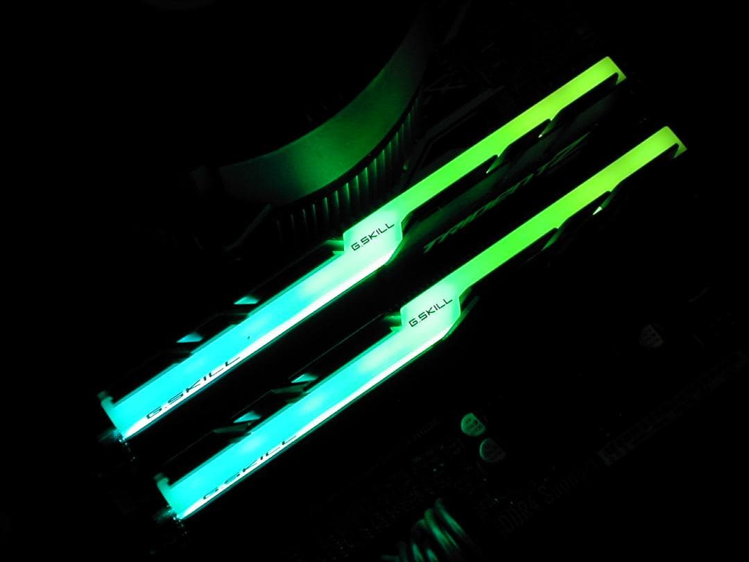 合計16G　G.Skill TRIDENT Z RGB　DDR4-3200　2枚