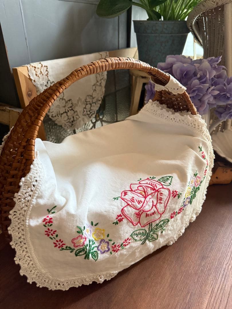 フランスアンティークஐ⋆*おすすめ♡可愛い花柄刺繍のクロス