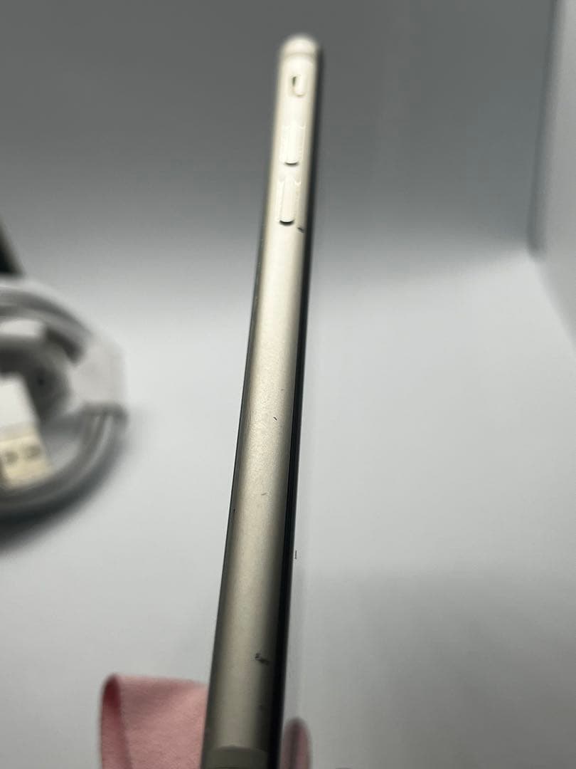 美品　iPhone SE3 128GB バッテリー100%