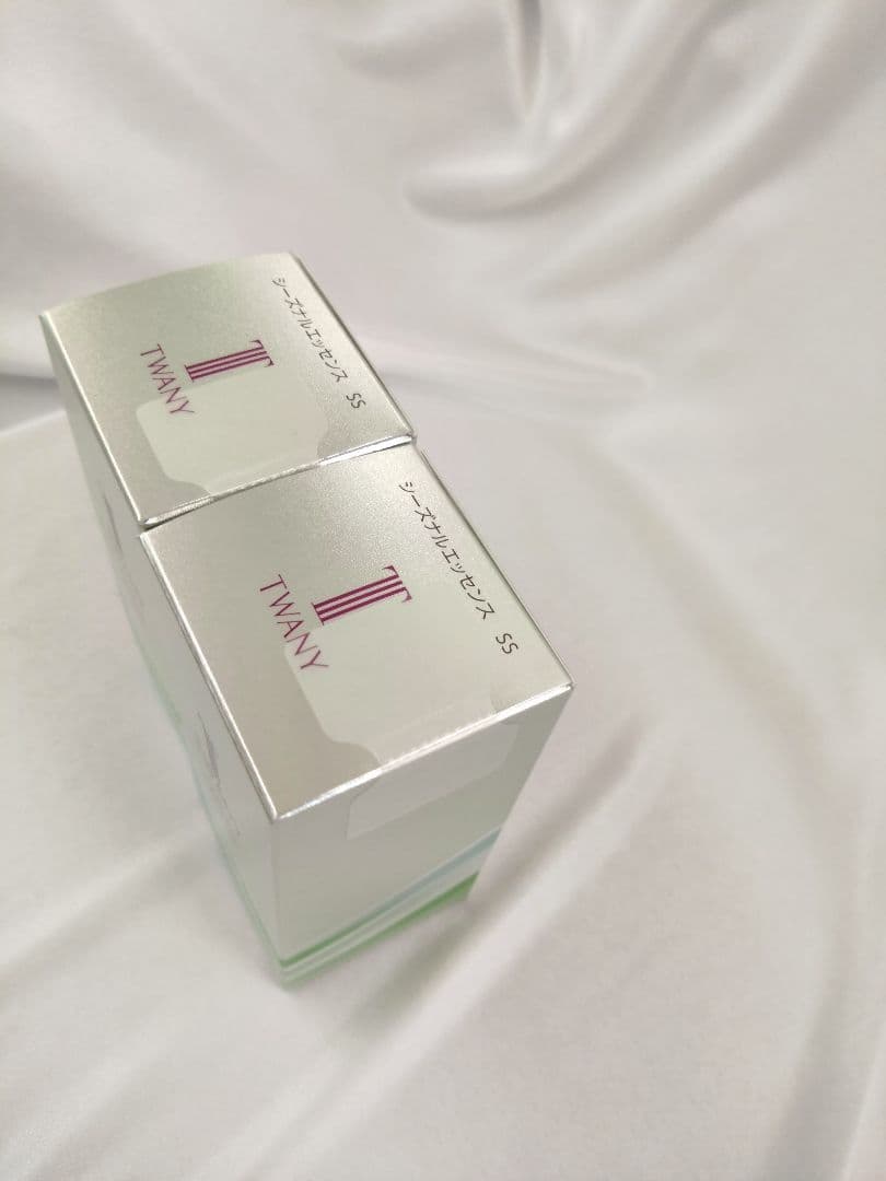 新品未開封　TWANY シーズナルエッセンス 25ml 2個セットサンプル6個付