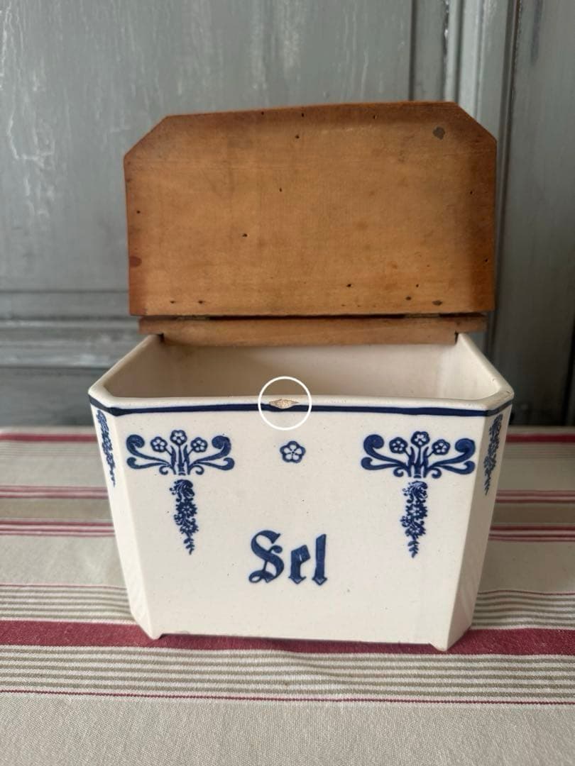 フランスアンティーク 陶器のSEL(塩入れ )白青　壁掛け