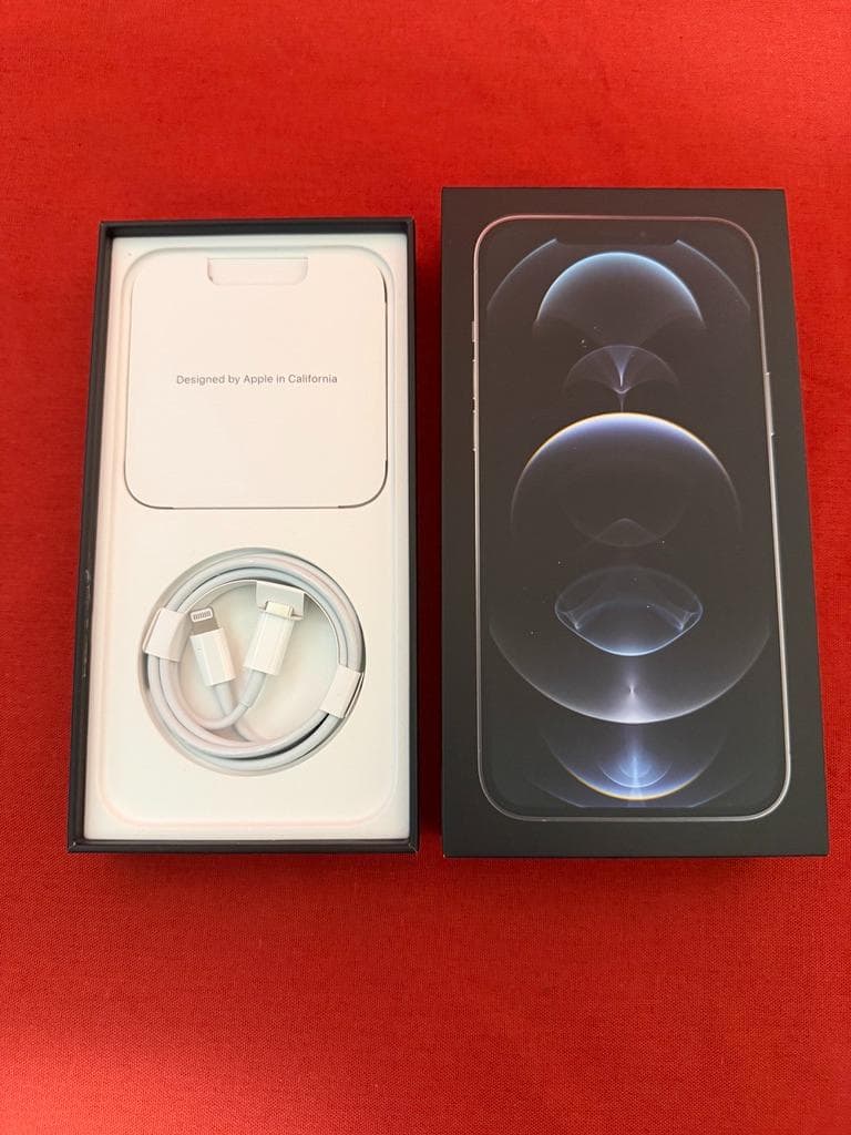 S*a様 美品iPhone 12 Pro Max 256GB SIMフリーシルバ