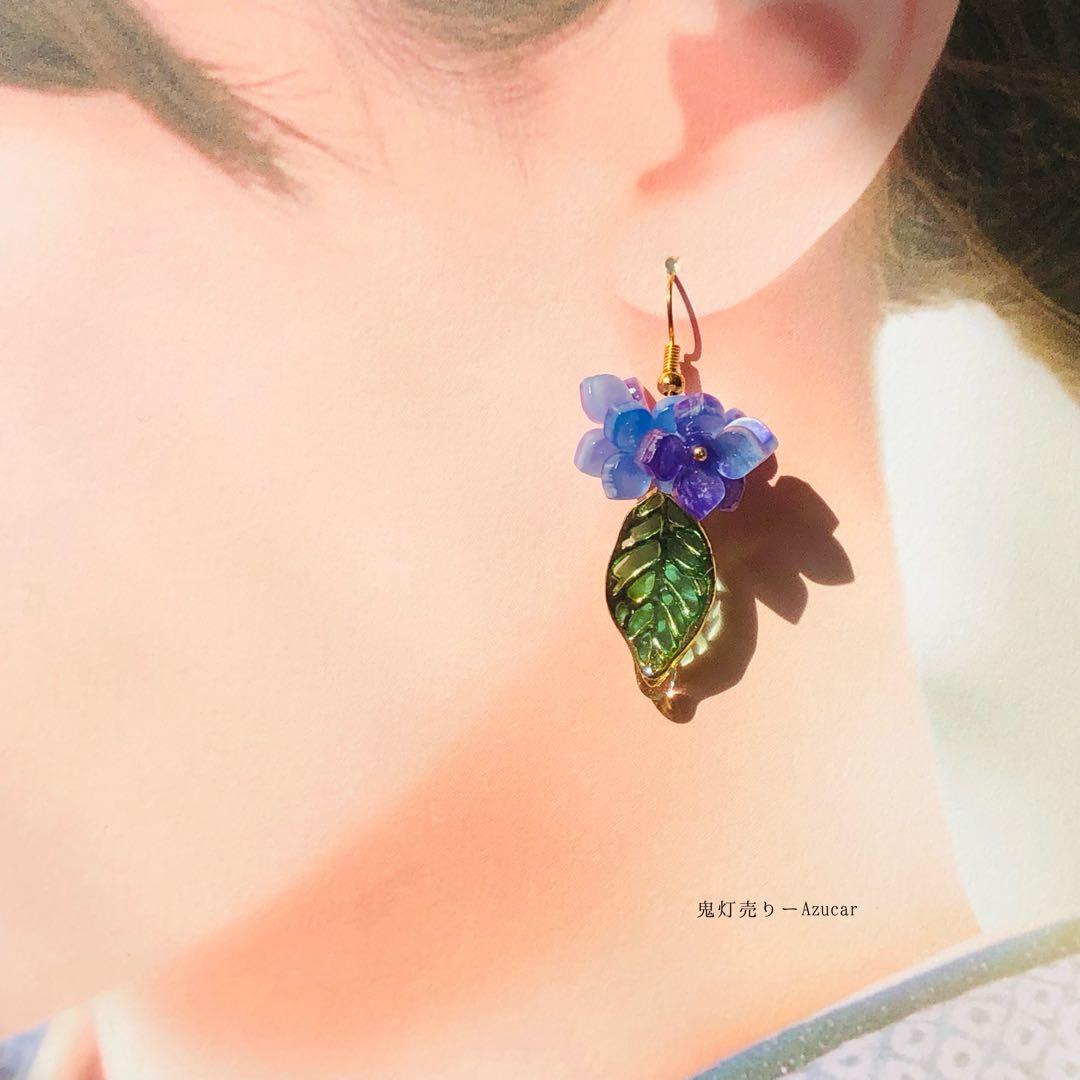 雨と紫陽花の葉から零れ落ちる雫。 傘レジンとアジサイピアス　イヤリング