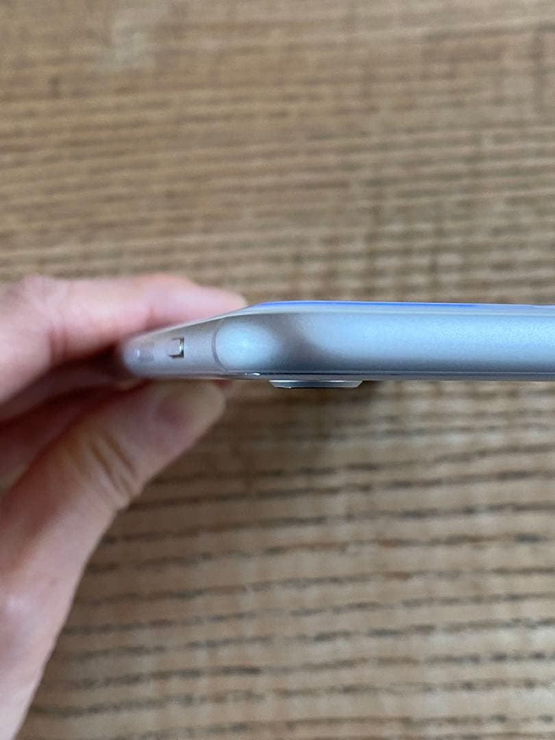【美品☆おまけ付き】Apple iPhone８　シルバー　64GB　SIMフリー