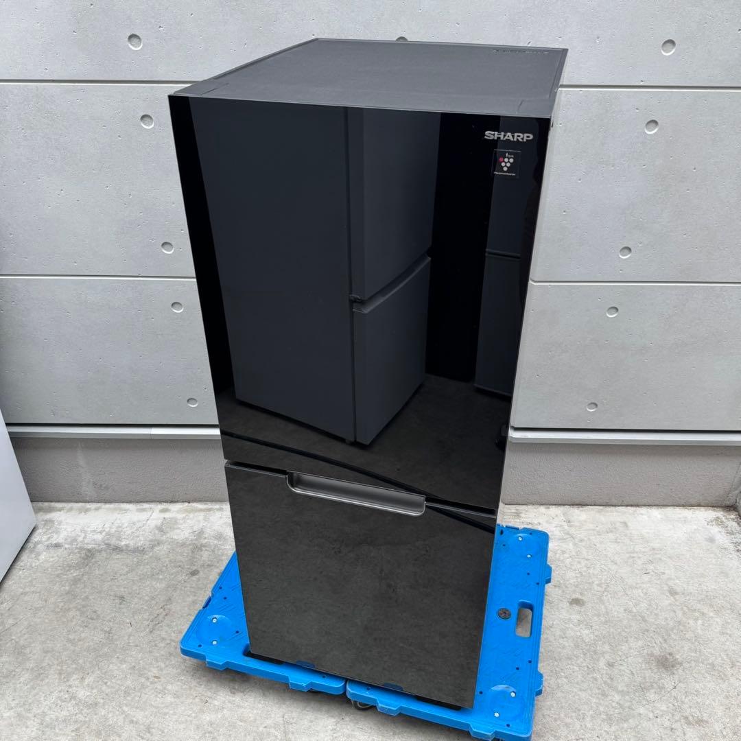 322⭐️2024年製美品★シャープ　冷蔵庫　右、左開き　ブラック　黒　ガラス扉