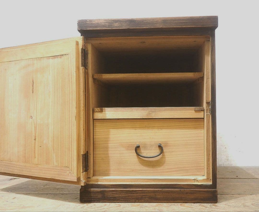 1542 レトロな収納棚　戸棚　陳列棚　展示台　ラック　古建具　アンティーク