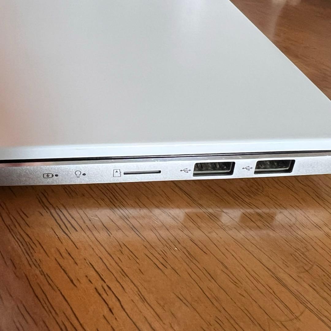 ASUS VivoBook S15 S533E ノートPC 本体　ホワイト