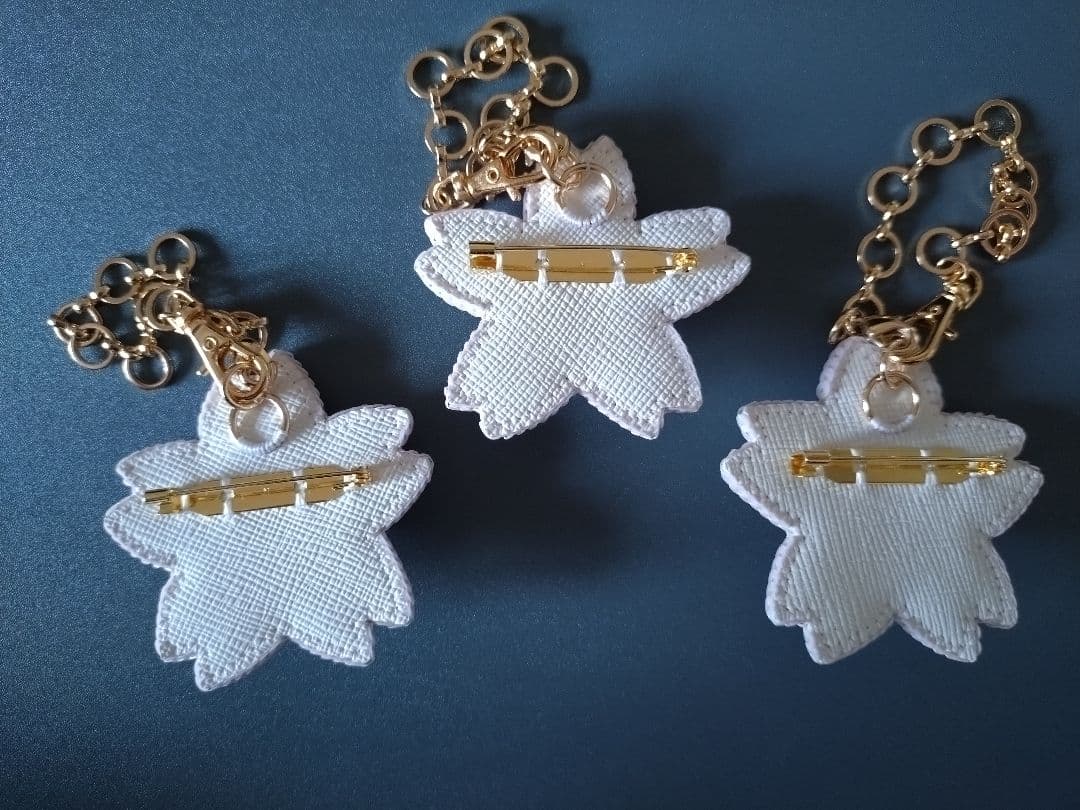☆いちご☆ビーズ刺繍2wayブローチ…桜×3