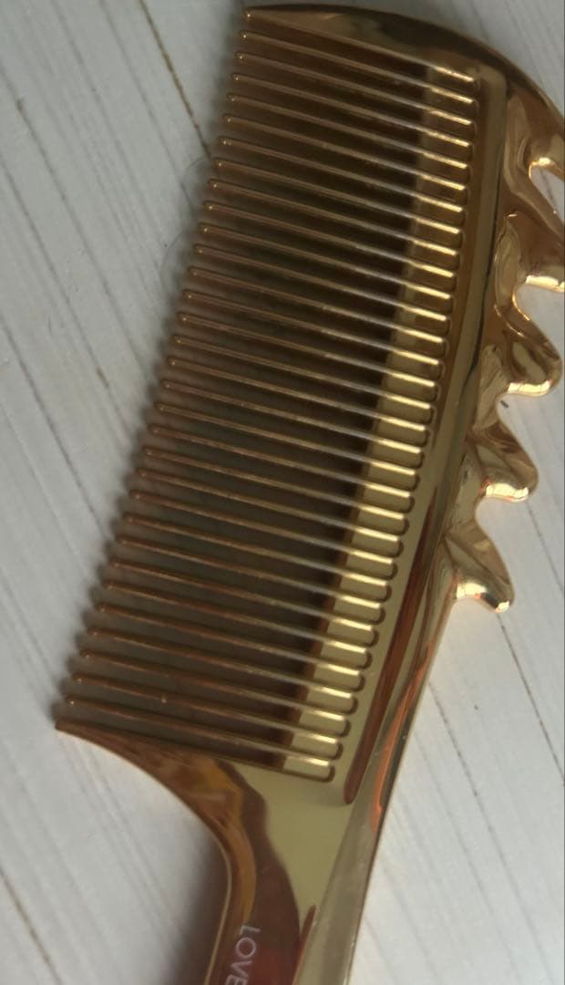 中古　美品　Lovechrome ゴールド スカルプ カッサ ヘアコーム