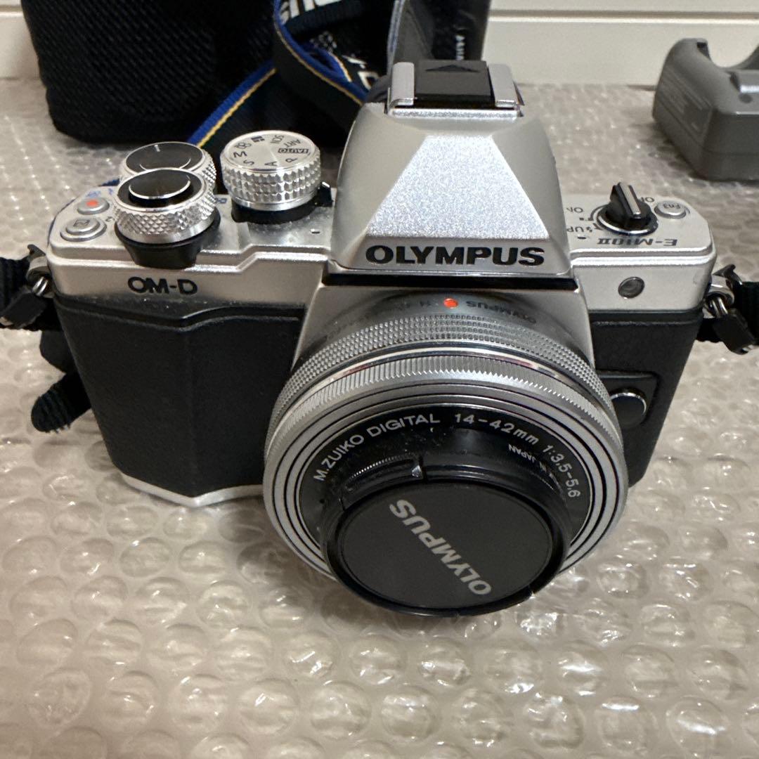 ミラーレス一眼　OLYMPUS E-M10 MARKⅡ