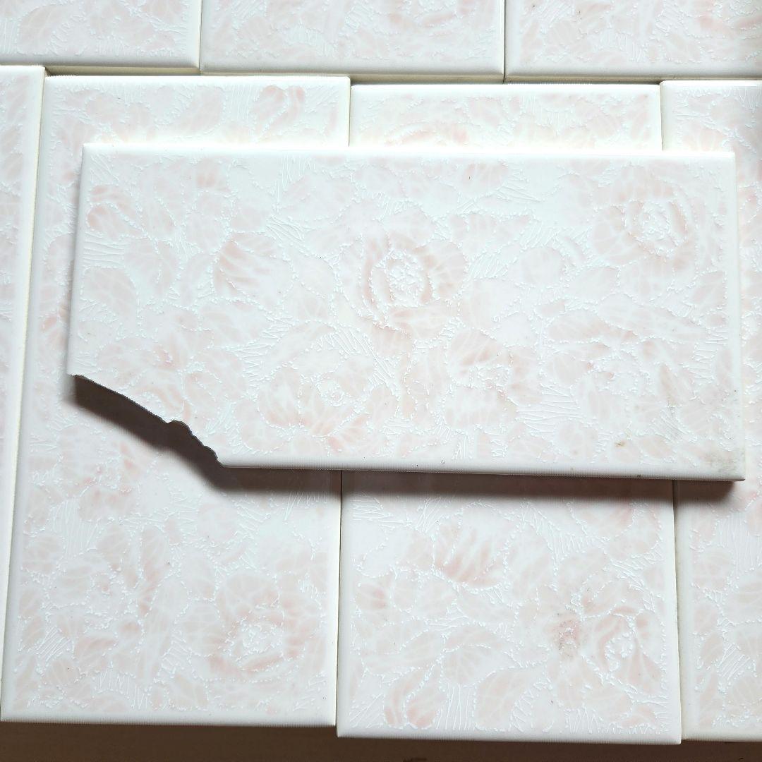 タイル　長方形　約19.5×9.6㎝　花柄ピンク　70枚　レトロタイル