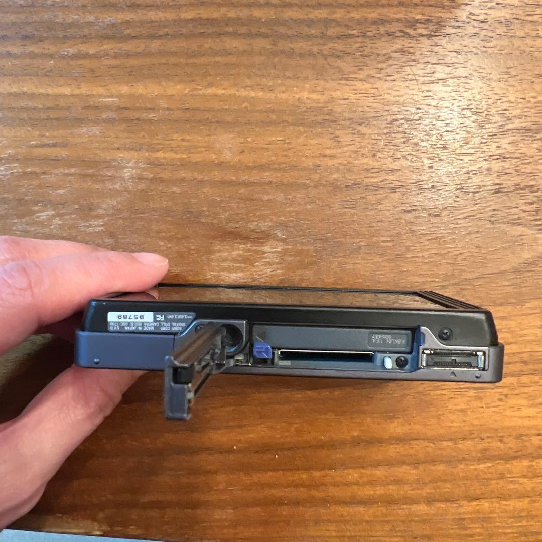 SONY Cyber-shot DSC-T700 デジカメ