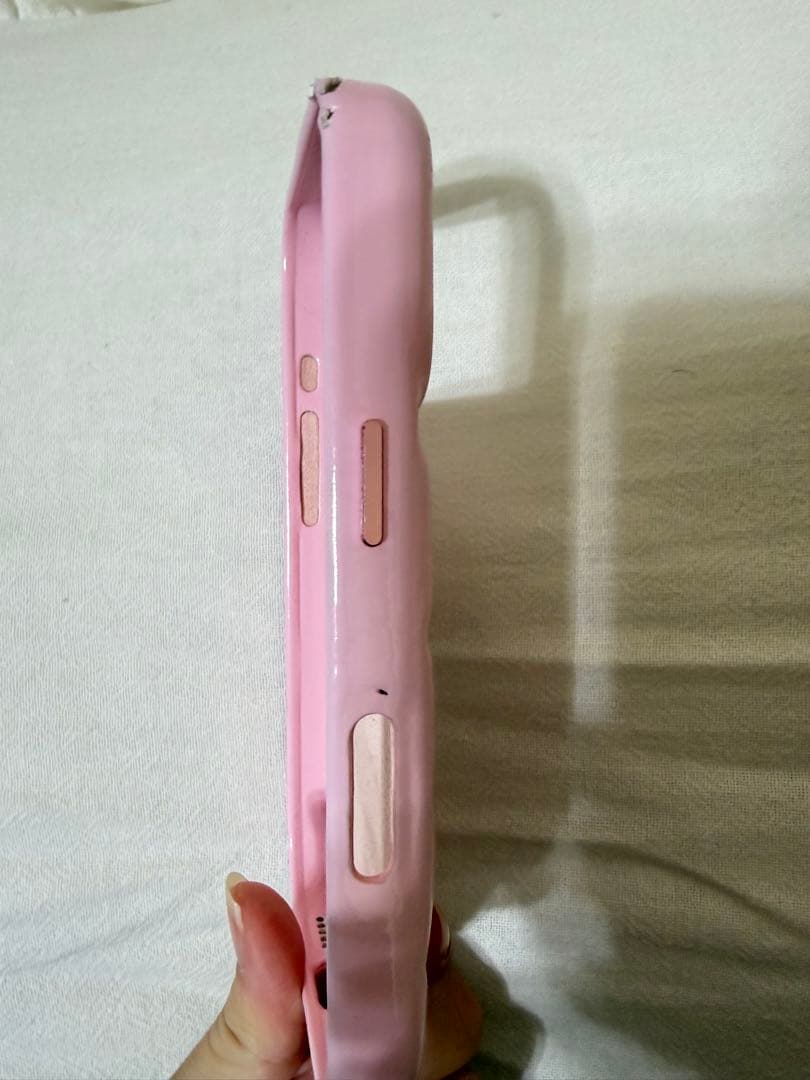 Urban SophistactionハローキティiPhone17pro用ケース