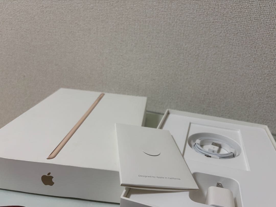 Apple iPad 第五世代 128GB ゴールド 保護フィルム 充電器付き